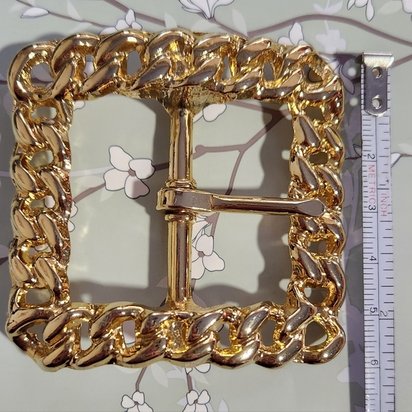 Shiny Gold Rounded Chain Link Belt Buckle - Picture 6 of 8